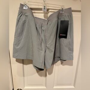 NWT lululemon Men’s Zeroed In Crinkle Textile Shorts 5” Light Gray Silver Drop
